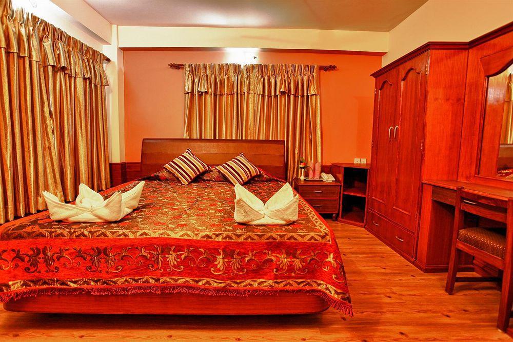 Hotel Crystal Palace Pokhara Eksteriør bilde