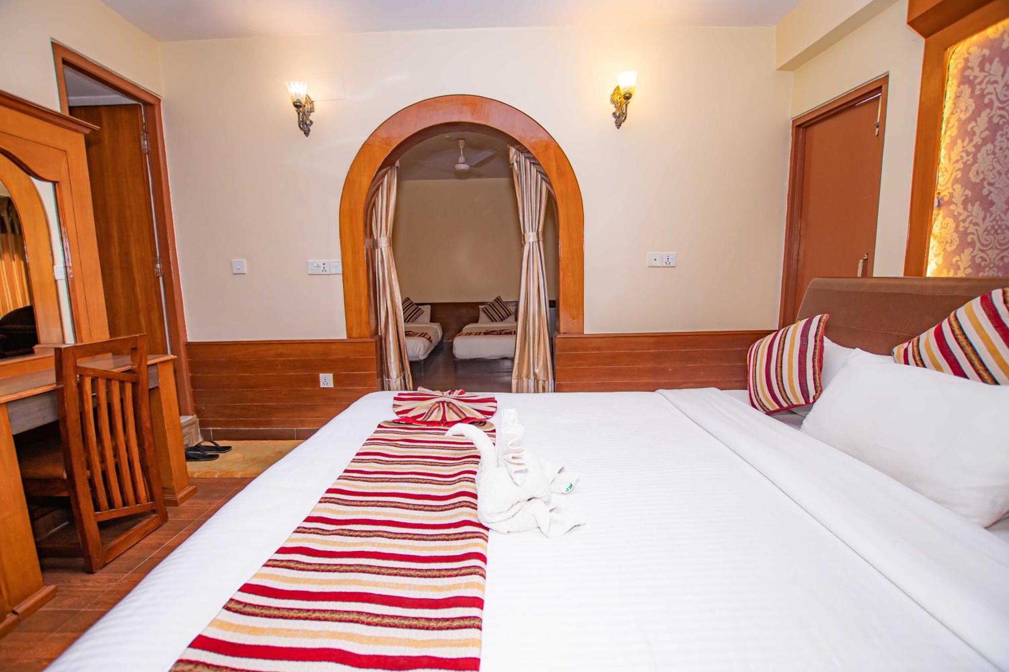 Hotel Crystal Palace Pokhara Eksteriør bilde