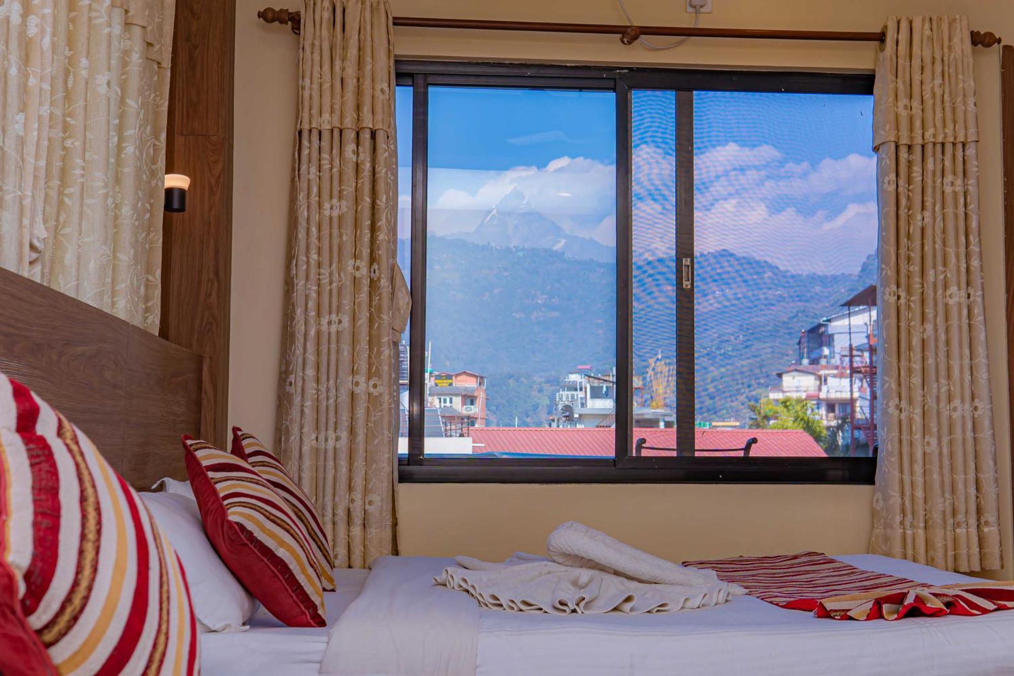 Hotel Crystal Palace Pokhara Eksteriør bilde