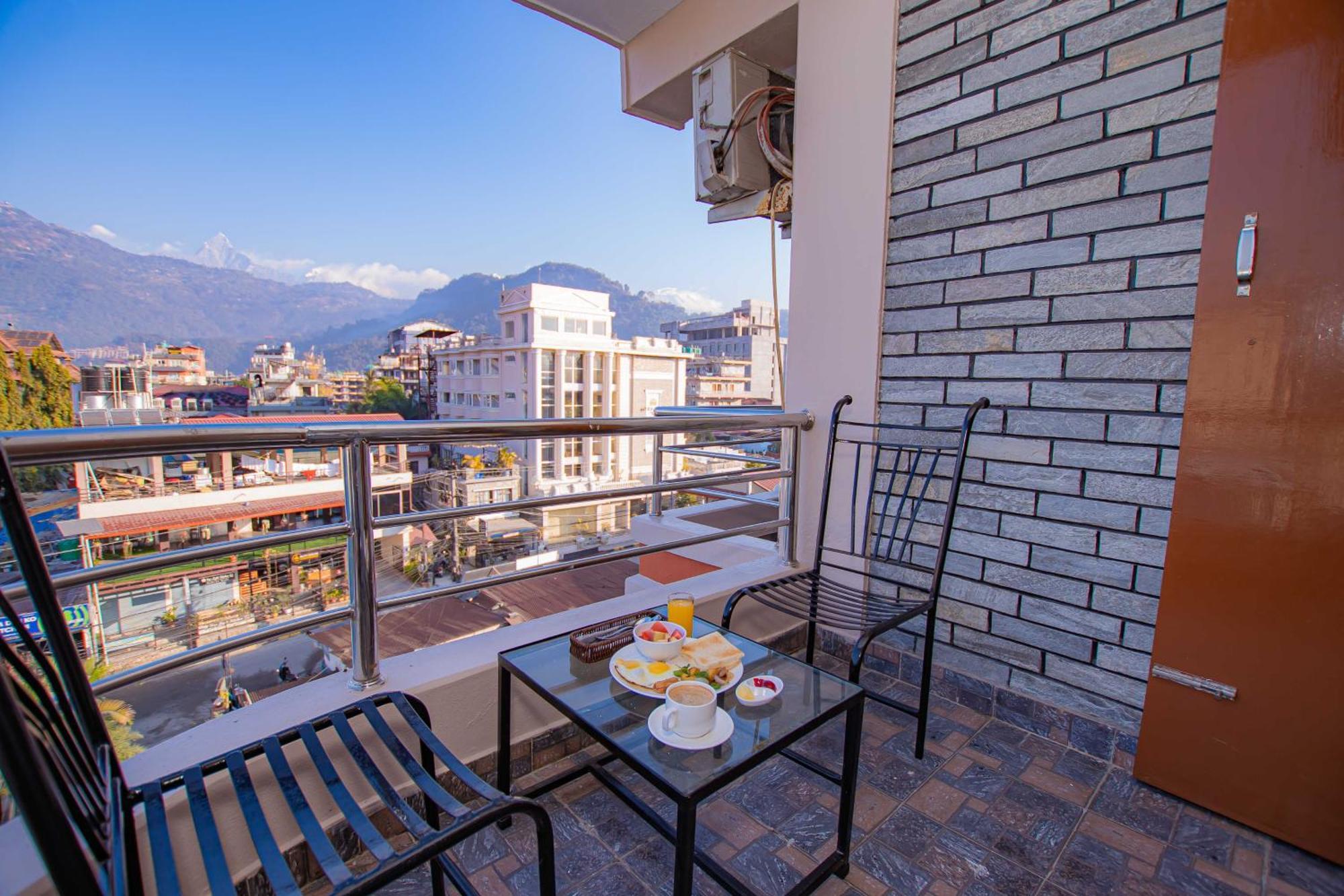 Hotel Crystal Palace Pokhara Eksteriør bilde