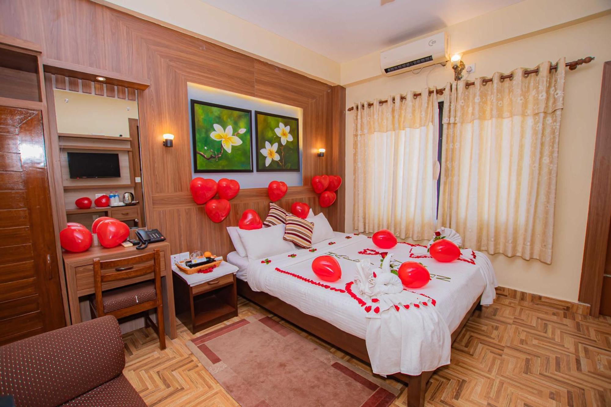 Hotel Crystal Palace Pokhara Eksteriør bilde