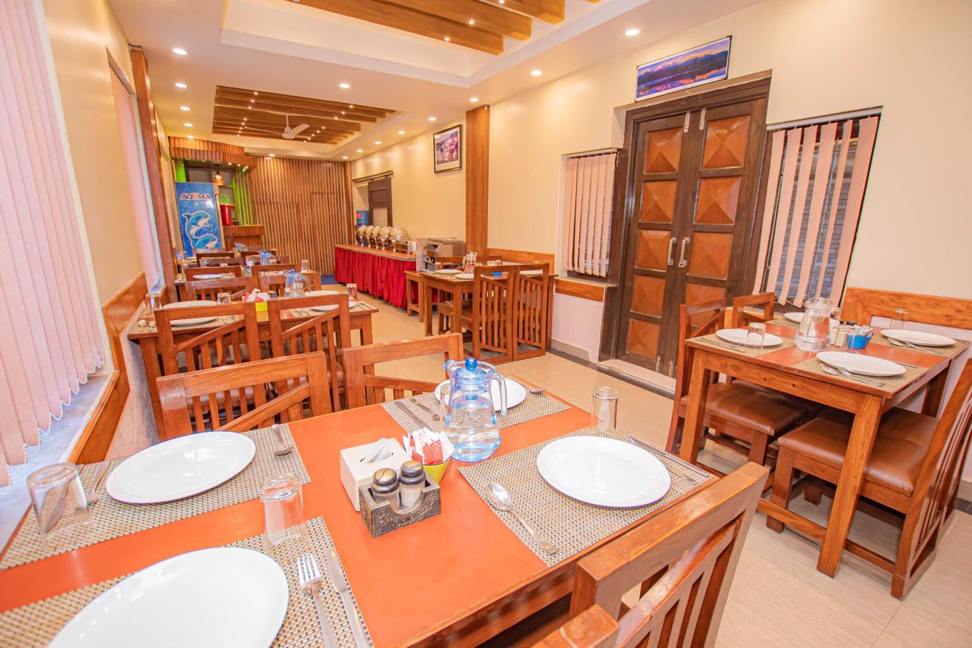Hotel Crystal Palace Pokhara Eksteriør bilde