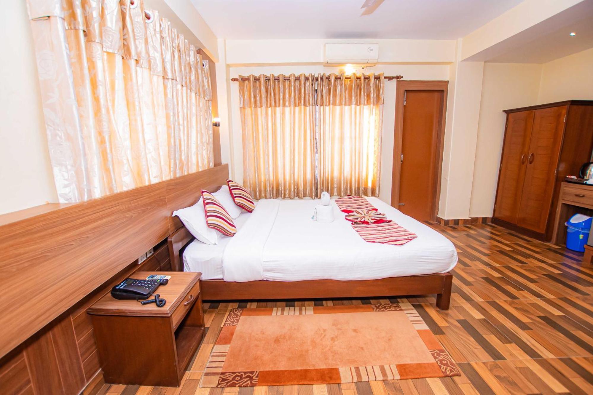 Hotel Crystal Palace Pokhara Eksteriør bilde