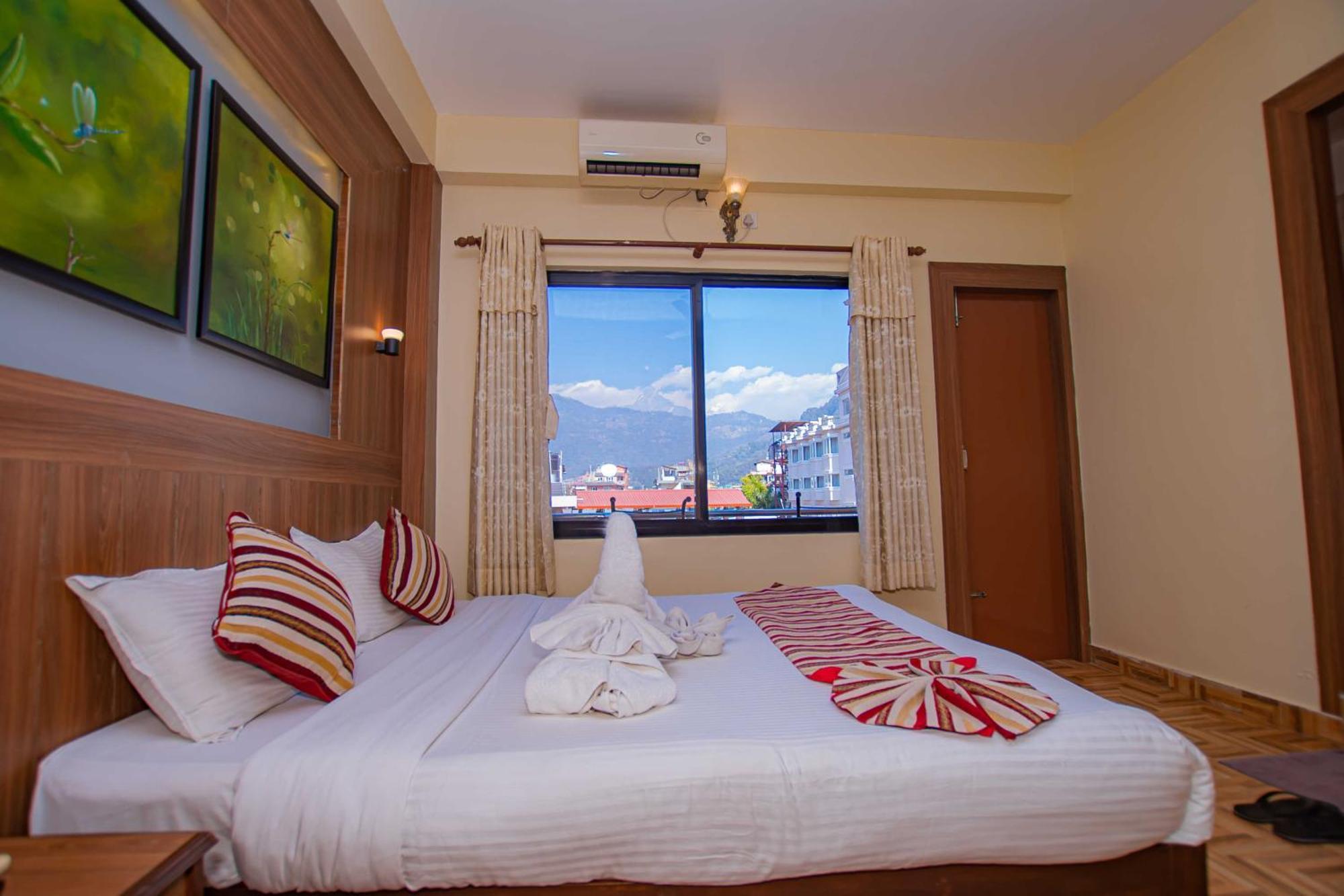 Hotel Crystal Palace Pokhara Eksteriør bilde