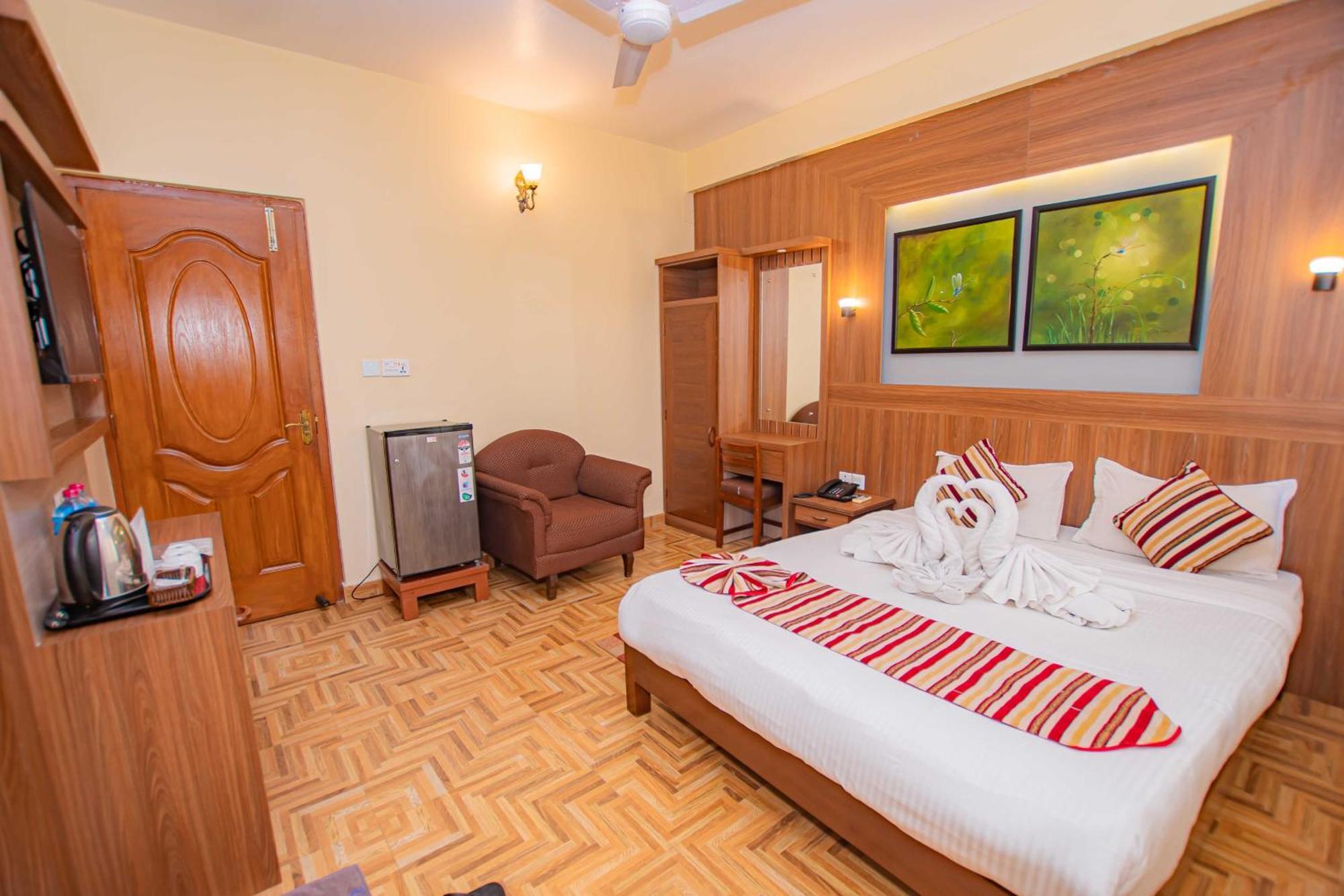 Hotel Crystal Palace Pokhara Eksteriør bilde