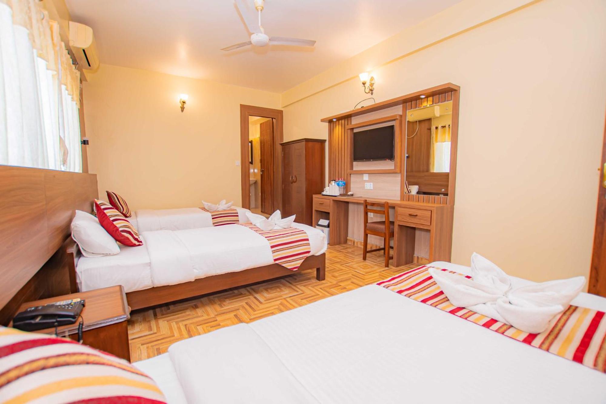 Hotel Crystal Palace Pokhara Eksteriør bilde