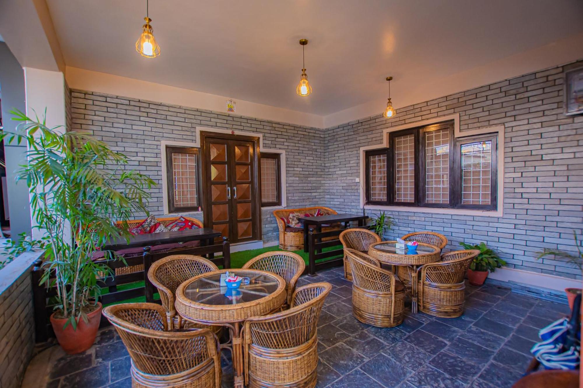 Hotel Crystal Palace Pokhara Eksteriør bilde
