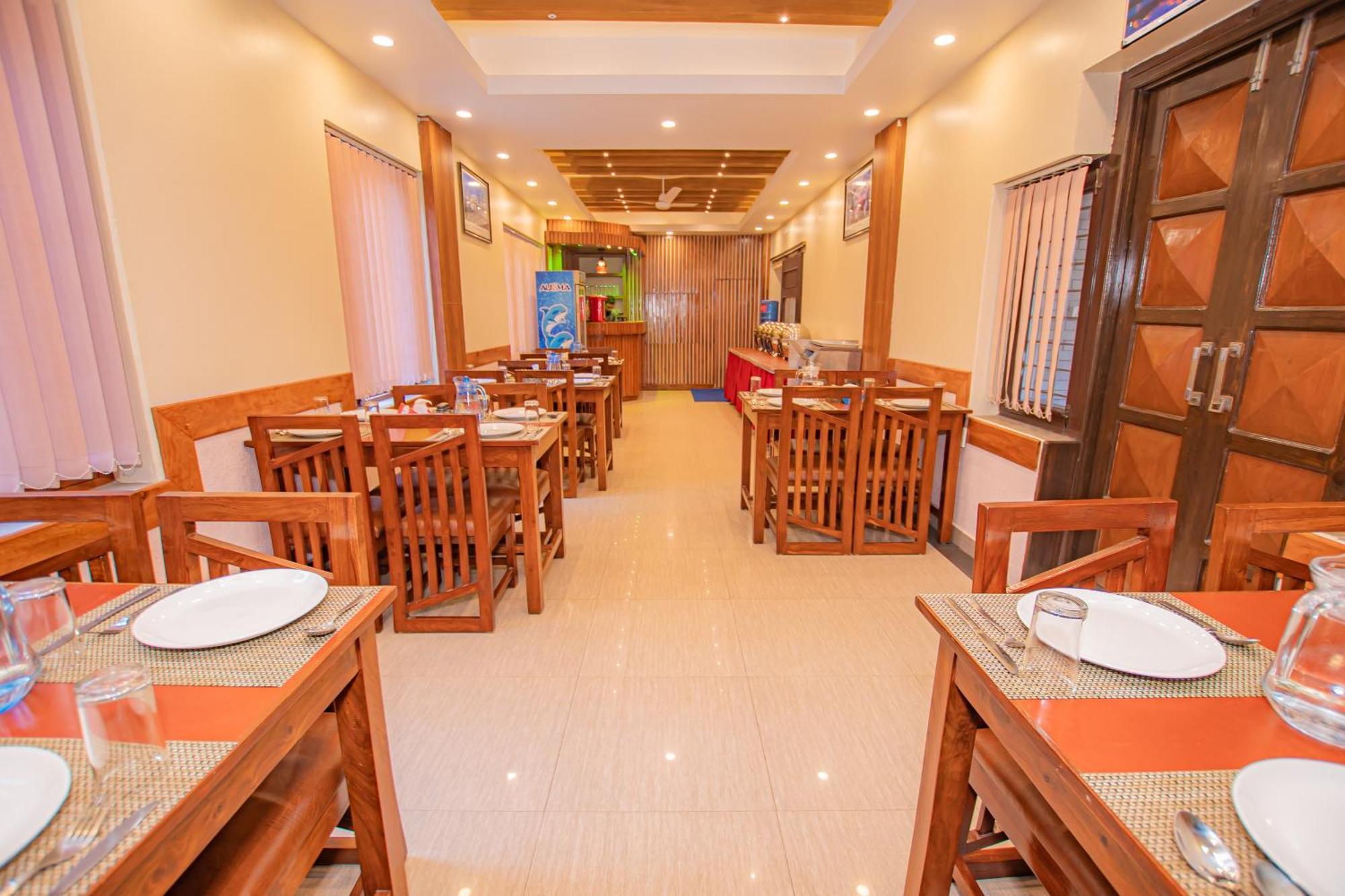Hotel Crystal Palace Pokhara Eksteriør bilde