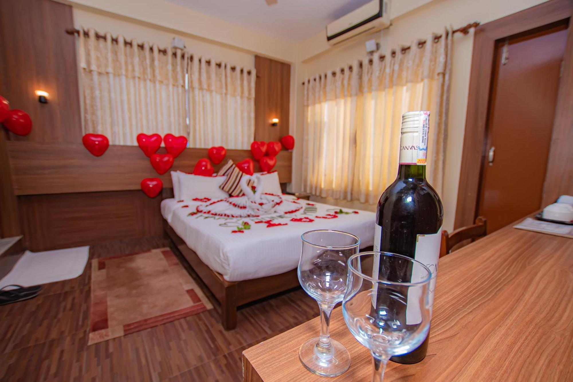 Hotel Crystal Palace Pokhara Eksteriør bilde