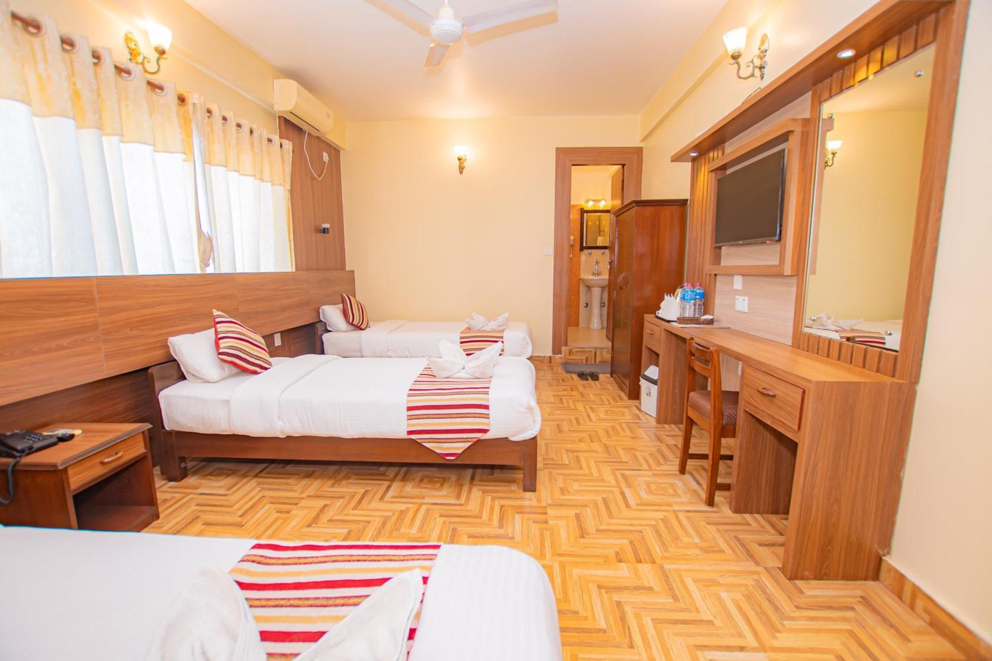 Hotel Crystal Palace Pokhara Eksteriør bilde