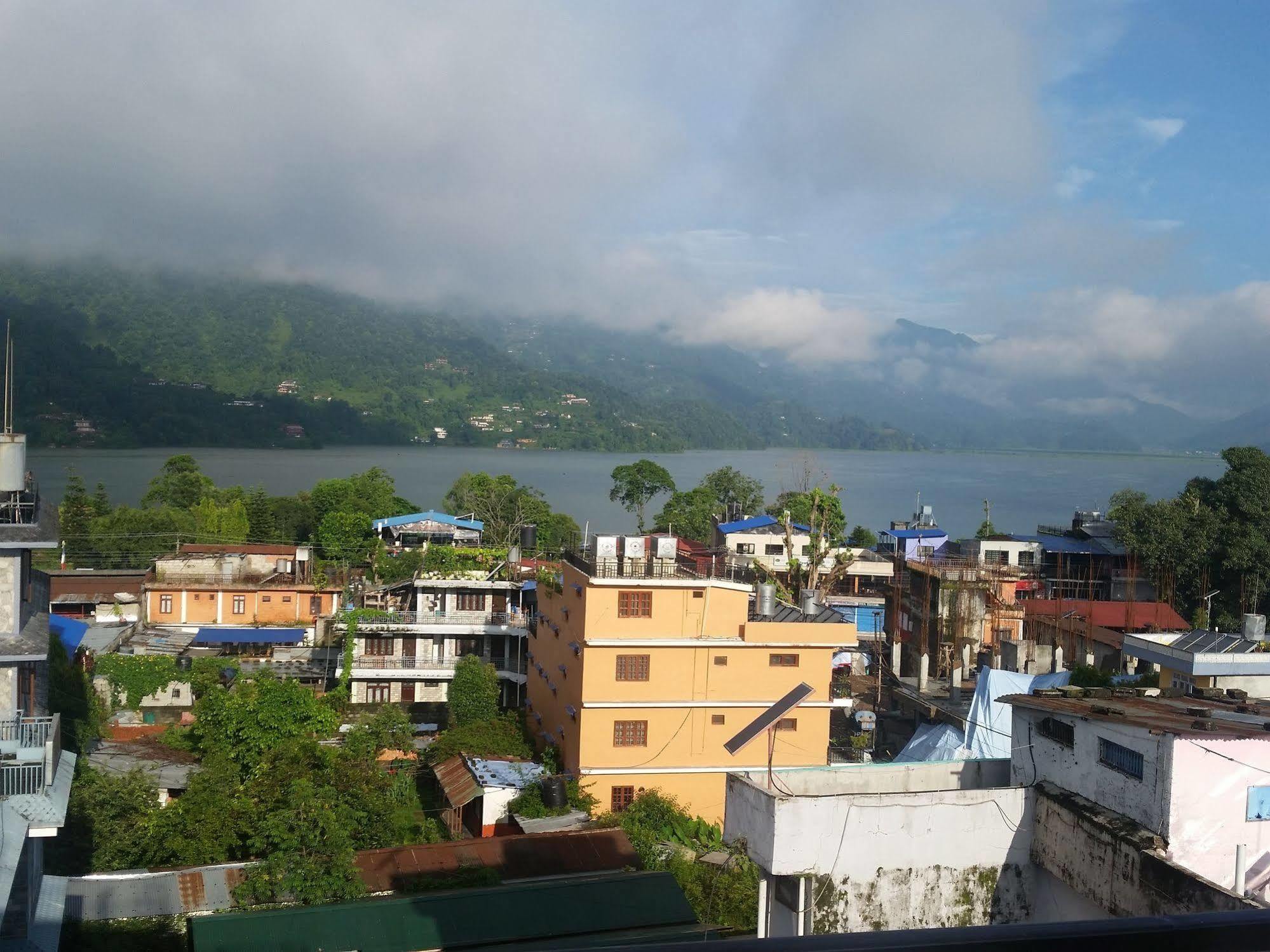 Hotel Crystal Palace Pokhara Eksteriør bilde